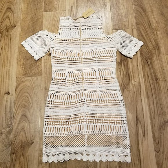 New Blu Pepper Lace Cold Shoulder Mini Dress Size Medium Womens White Nude Lined - Picture 13 of 16